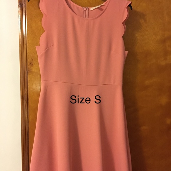 Lightweight pretty coral dress - Picture 2 of 4